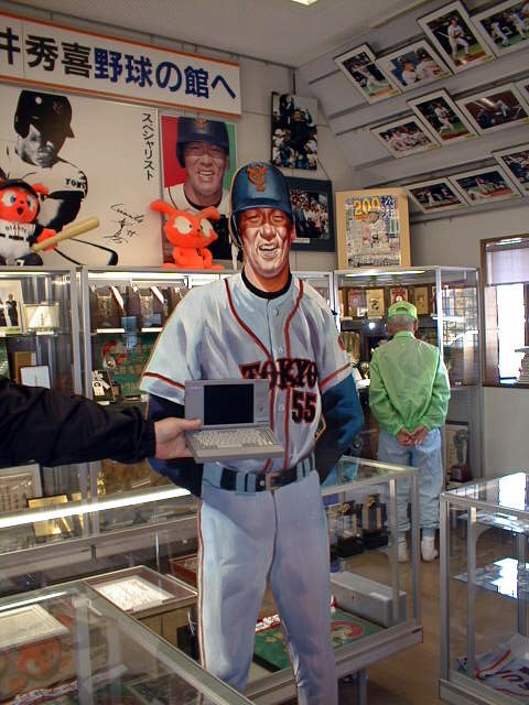 ����̑O�ŋ󒆕��V���郊�u�����b�N�B�i������Ď��Ώۂɂ��Ă͂��Ȃ��j�B�{�N�͐X�̉Ƃ��Ď��������̂��B 