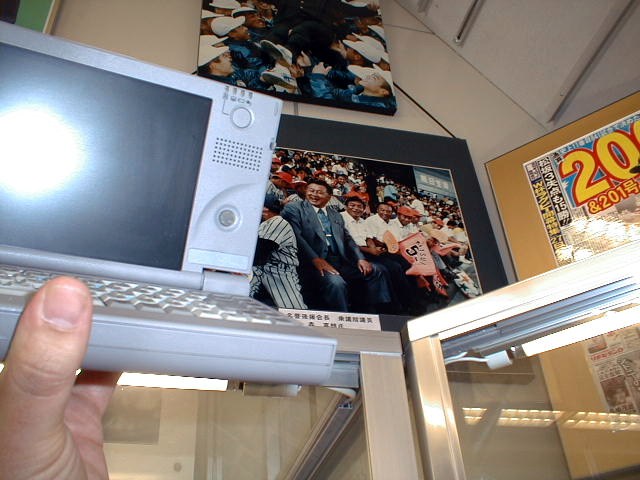 �d�����Ȃ��̂ŐX��N�i�V���L���E�j���Ď����Ă�郊�u�����b�N�B�@凋C�O�Ȃ�x�R�����Îs���ƌ����̂ɁB 